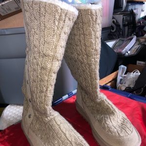 Sketchers woman’s winter boots